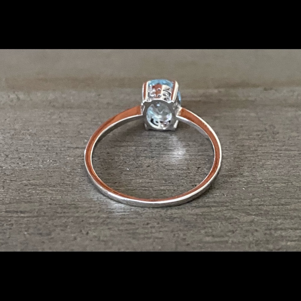 Blue topaz solitaire ring - Picture 2 of 5